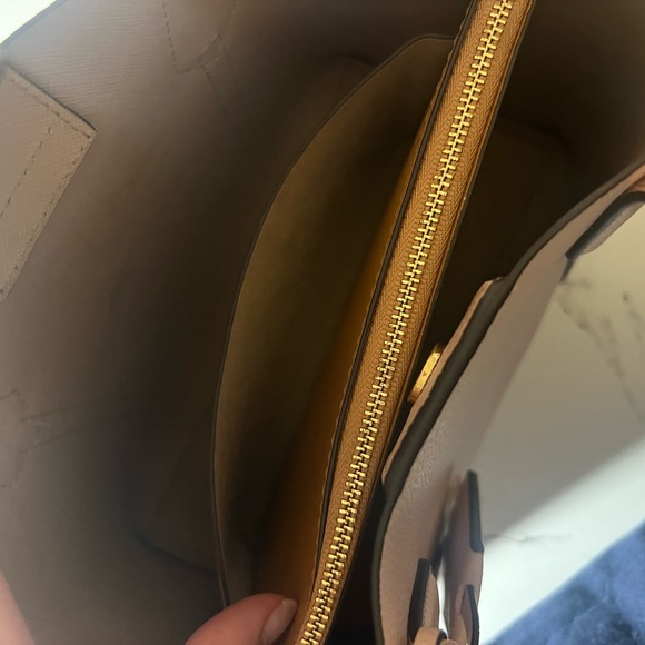 COPY - Light pink Tory Burch purse - Picture 9 of 10